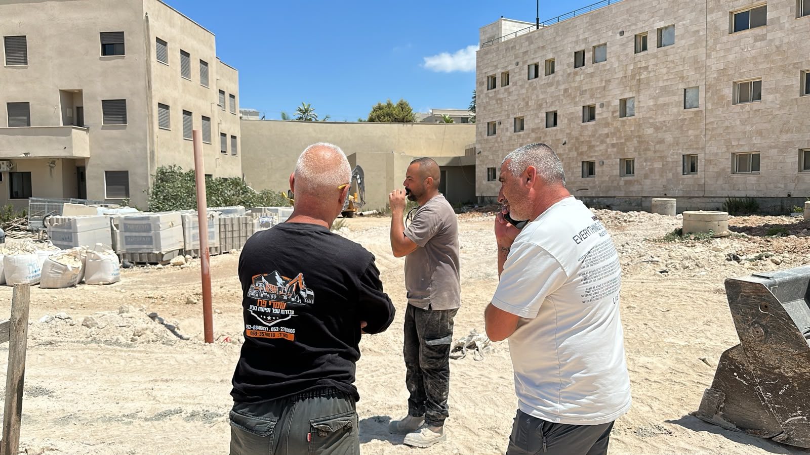 סיור פיקוח בין מבני מגורים