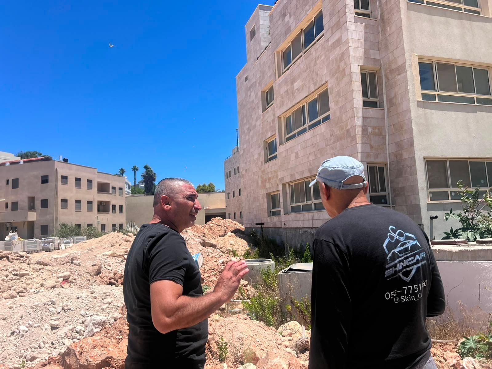 סיור פיקוח באתר בנייה